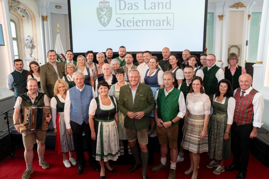 Auch eine große Delegation der steirischen Feuerwehr nahm am Empfang mit Landeshauptmann Kunasek und Landeshauptmann-Stv. Khom teil. (Foto Land Steiermark/Melanie Laimer)