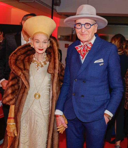 Britt Kanja mit Günther Krabbenhöft bei der Lambertz Monday Night 2026 in Köln. Die Beiden sind zwei Berliner Originale. Sie verbindet die Leidenschaft für Mode und die Passion für guten Stil, die Liebe zum Leben, zum Feiern und die Gemeinschaft mit Schöngeistern. (Foto Dieter Baganz / Bildagentur Baganz Berlin)