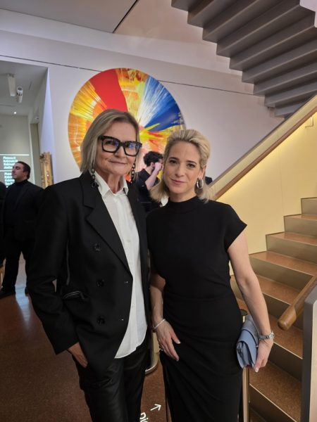 Die Heidi Horten Collection in Wien kooperiert regelmäßig mit dem Haute Couture Austria Award (HCAA), bei dem heimische Maßschneider-Talente von Kunstwerken der Sammlung inspiriert werden. Hedi Grager und Verena Kaspar Eisert. (Foto privat)
