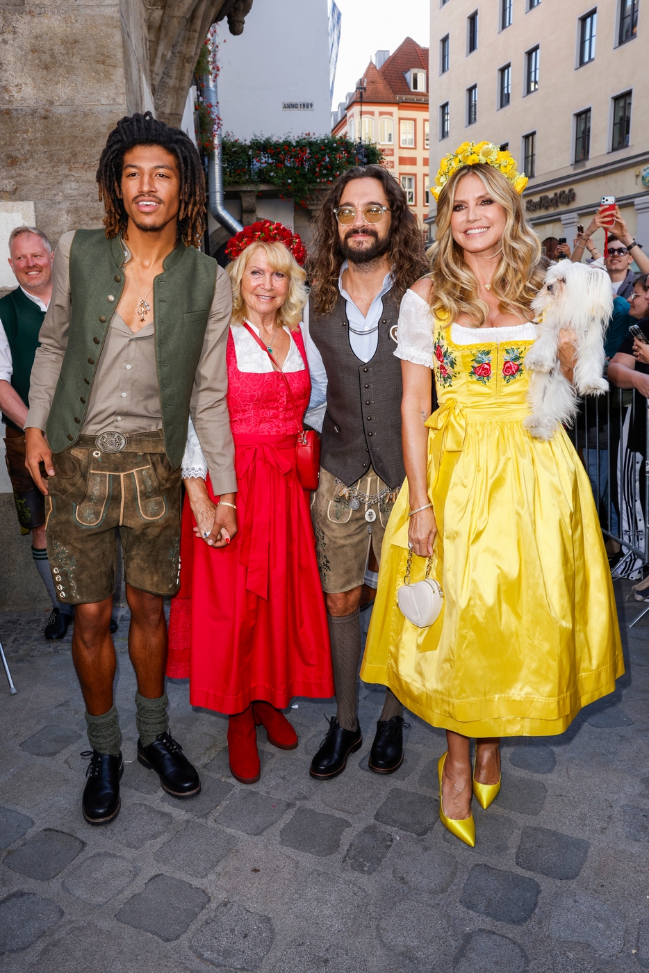"HeidiFest": Henry Samuel, Erna Klum, Tom Kaulitz and Heidi Klum im Münchner Hofbräuhaus. (Foto RTL / Getty Images for HeidiFest / Isa Foltin)