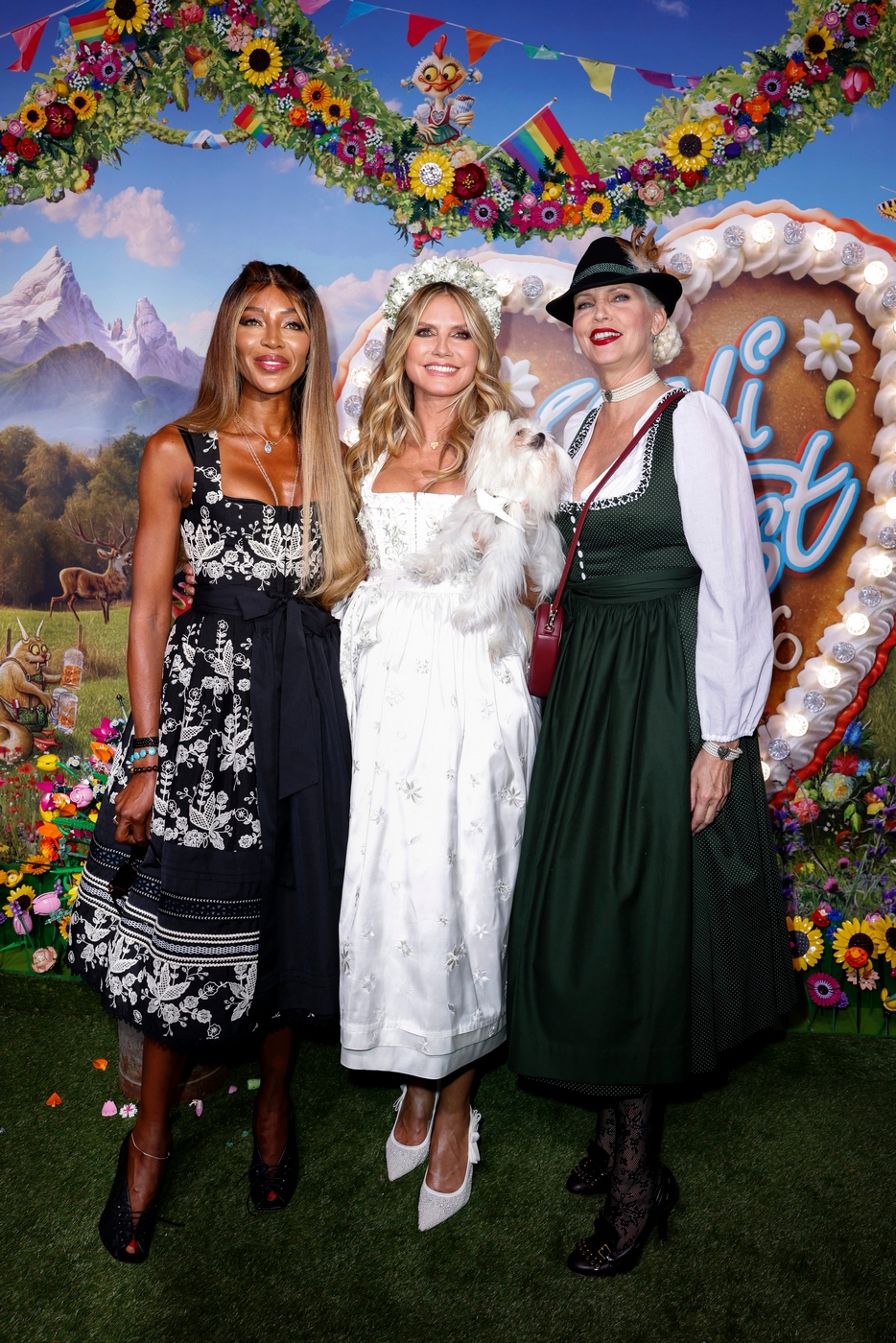 Naomi Campbell, Heidi Klum and Nadja Auermann feierten bei "HeidisFest" im Münchner Hofbräuhaus. (Foto RTL / Getty Images for HeidiFest /Franziska Krug)