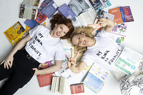 Lilian Klebow und Teresa Vogl stellen Neuerscheinungen ebenso wie persönliche Lieblingsbücher vor. (Foto Chris Singer)